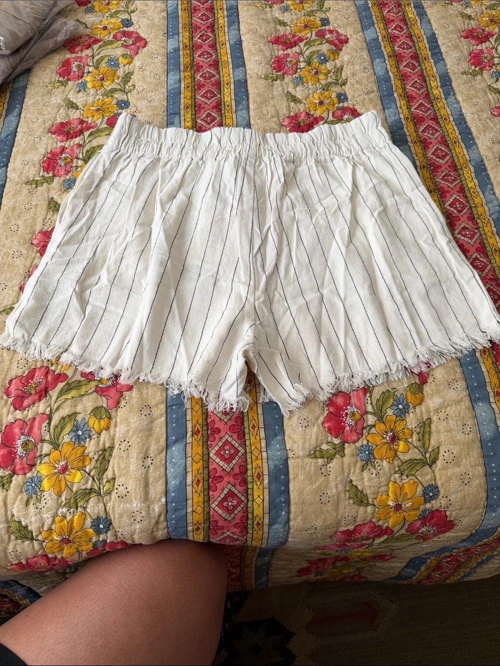 Promesa Linen Blend Buttoned Front Frayed Hemline Shorts. Size S